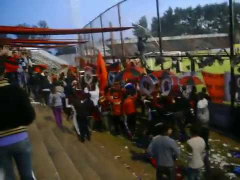 "Douglas Haig de Pergamino vs Villa Mitre / Entran Los Fogoneros." Barra: Los Fogoneros &bull; Club: Douglas Haig