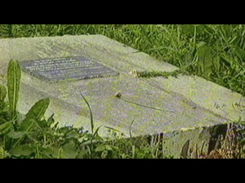 «Бесы» поглумились над царской памятной плитой