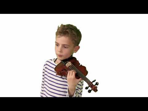 Pascal (7 Jahre) erklärt die Geige