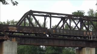 preview picture of video 'CSX Freight Train on the Maumee River Bridge'
