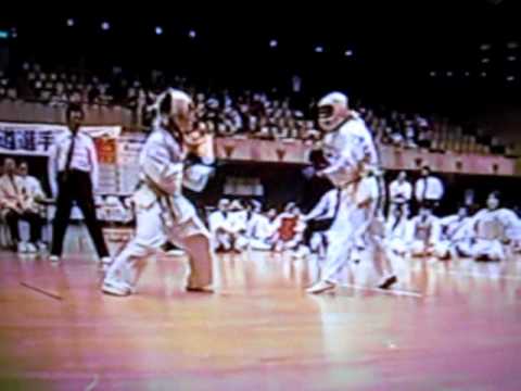 空手　カウンターの上段突き　renbukai karate counter punch