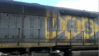 preview picture of video 'Loucos Por Trens - MRS Ligando SD38 em Serraria - MG'