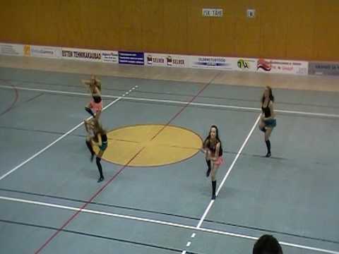 Kuremaa SK cheerleaders Virtuses Whine up