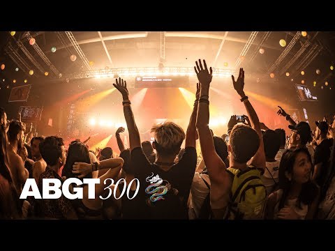 Above & Beyond feat. Marty Longstaff 'Flying By Candlelight' (Club Mix) (Live at #ABGT300) 4K Video