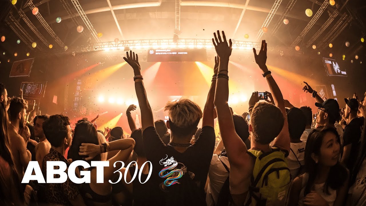<h1 class=title>Above & Beyond feat. Marty Longstaff 'Flying By Candlelight' (Club Mix) (Live at #ABGT300) 4K</h1>
