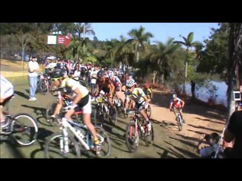 LARGADA da 1a. Bateria na final da Copa Interestadual de MTB XCO 2011
