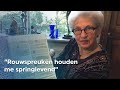 Puck (83) verzamelt 'uitstervende' Twentse rouwspreuken: "Het houdt me springlevend" | RTV Oost