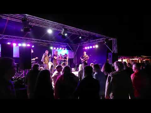 Eine Band namens Wanda beim Weinfest der OSC Rosenhöhe vom 5.9.2025 t2