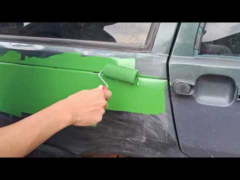 pintando um carro no rolinho e tinta pu