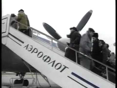 Mordechai Ben David singing Didan Notzach in Russian Airport