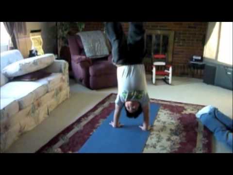 8 YEAR OLD JESSE - HANDSTAND - FEB 3, 11
