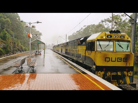 Qube interstate freight train QL010 QL001 and QL011 in the rain at Kotara NSW 5-4-2023