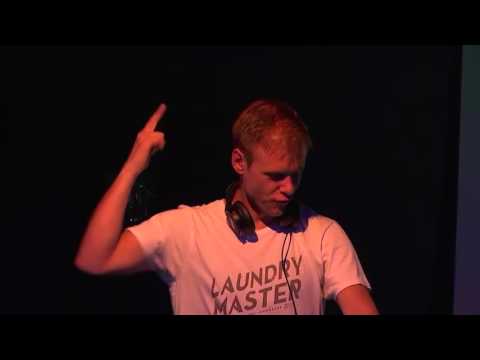 Armin van Buuren - Flashlight