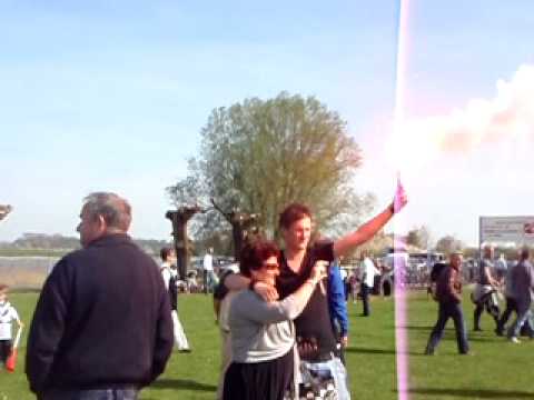 fakkels na wedstrijd.AVI