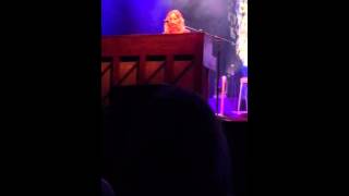 Jennifer Nettles Falling