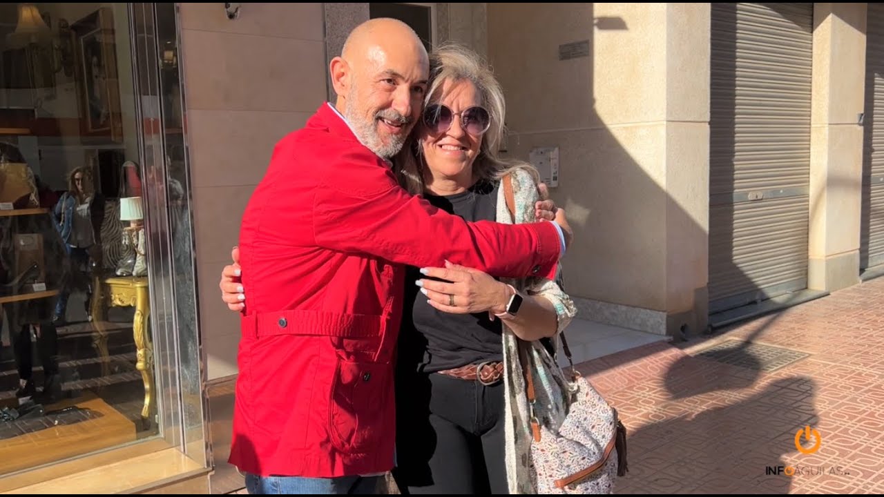 La ganadora de La Compra-Reloj gasta los 6.000 euros en una mañana en los comercios de Águilas