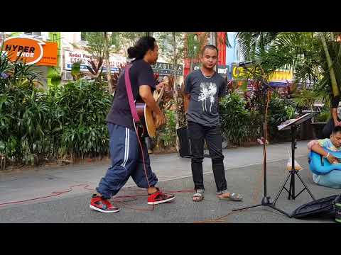nampak biasa jer,tapi bila nyanyi  power giler,bro sabah ft Sentuhan buskers-BUNGA ANGKASA