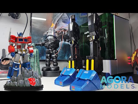 Agora Models Build the G1 Optimus Prime Transformer - Pack 7