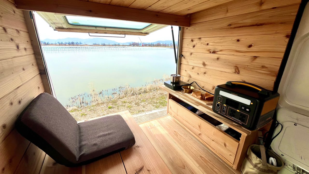 軽トラックの荷台で過ごす暖かな日　車中泊/車中泊キャンプ/秘密基地/オートキャンプ/CarCamping/パネルバン/軽トラック【VTOMAN】