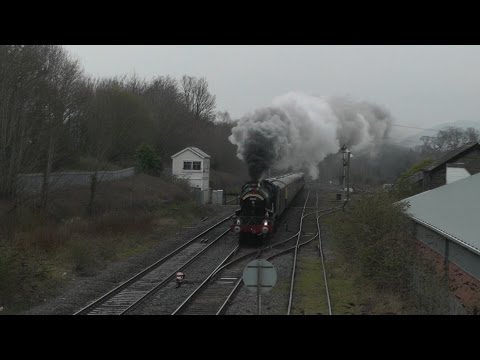 5043 Earl of Mount Edgcumbe thunders through Abergavenny with The Red Dragon 11/03/2017