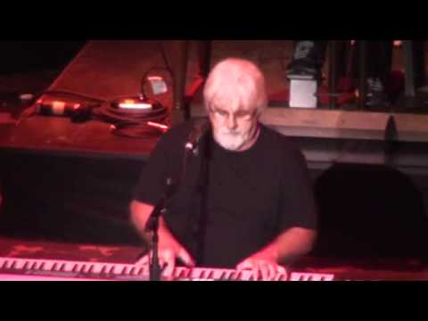 Michael McDonald sings It Keeps You Running