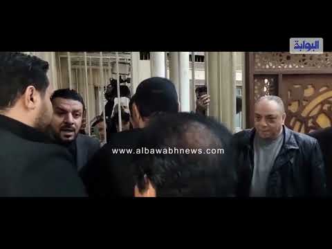 مصطفى كامل وحلمي عبد الباقي يستقبلان محمد فؤاد بالاحضان في عزاء حلمي بكر