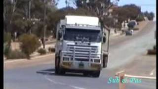 preview picture of video 'Australia - ROADTRAINS parade 2'
