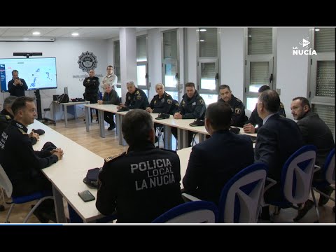 Juan Carlos Valderrama visita la Central de Policía Local de La Nucía
