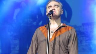 Morrissey - &quot;Smiler with Knife&quot; (live in Istanbul)