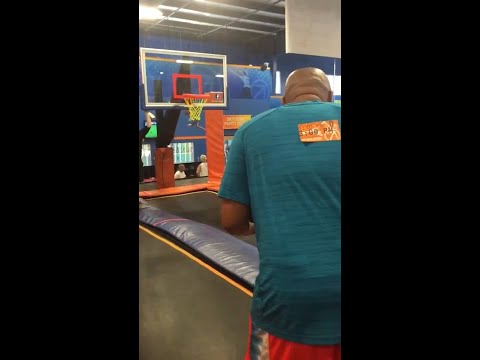 Derrick Rose Driving To The Basket