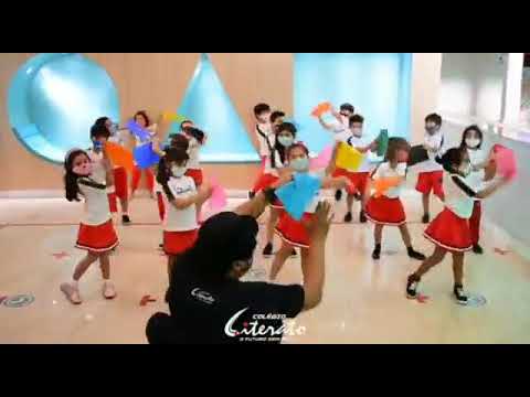 Fazendo música com folhas de papel