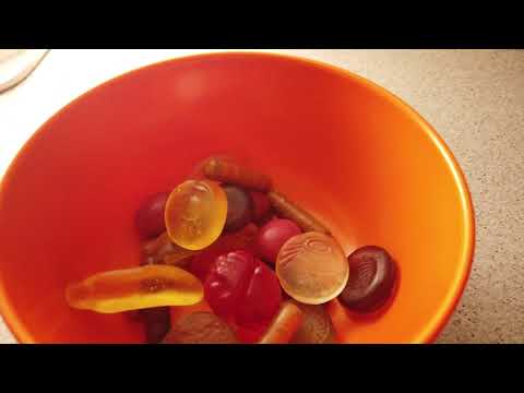 MongoTV_13167 - SPISER SKÅL CHIPS OG MATADOR MIX SLIK SENT FREDAG AFTEN