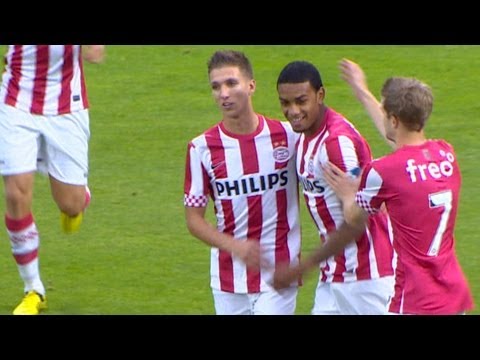Jong PSV kent geen genade met FC Den Bosch