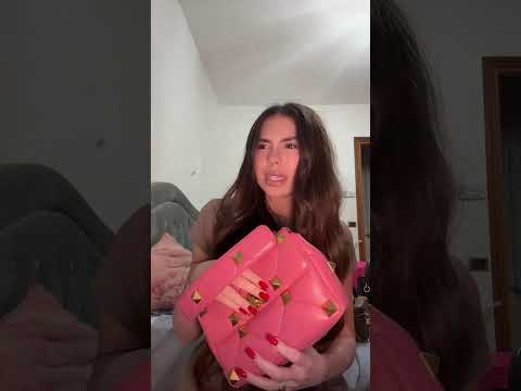 svuotiamo le mie borse 👛👜 #shorts #short #AURORA CELLI