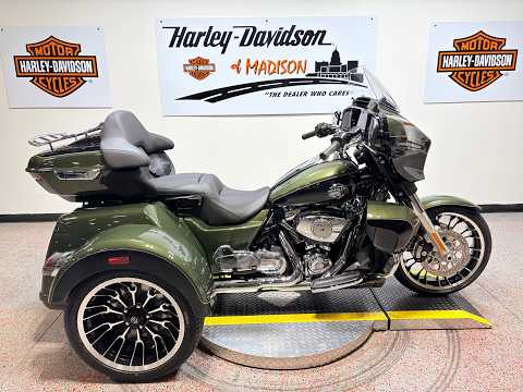2026 FLHLT Harley-Davidson® Street Glide 3 Limited Olive Steel Metallic / Vivid Black Chrome Trim
