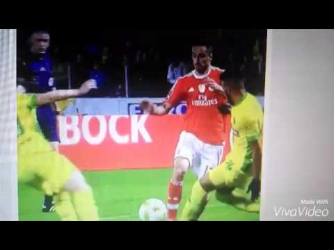 Benfica Jonas simula pênalti contra paços ferreira