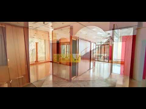 Centro storico - Locale commerciale di ampia metratura - 8 ampie vetrine (PERCORSO CASA Srl)