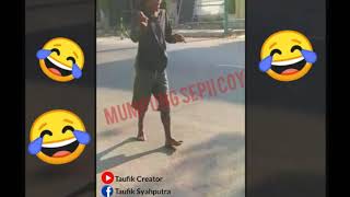 Download lagu Video lucu orang gila joget ngakak mp3