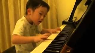 PIANISTA ASOMBROSO DE 4 AÑOS DE EDAD.