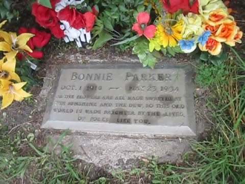 Kevin Grace visits the grave of bank robber Bonnie Parker of Bonnie & Clyde fame in Dallas
