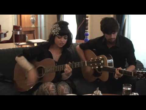 Aura Dione - I Will Love You Monday (acoustic special for motor.de)