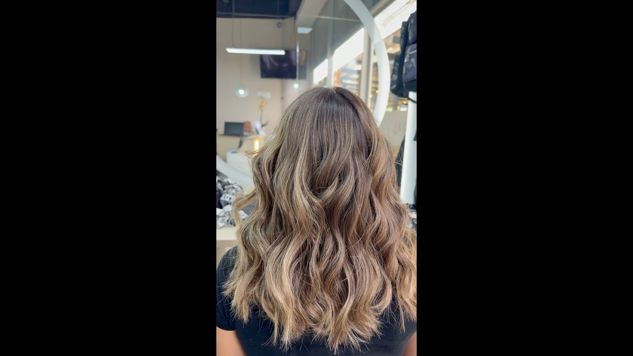 Resultado de un balayage con ondas suaves realizado en Narbo's Salón Spa Chía