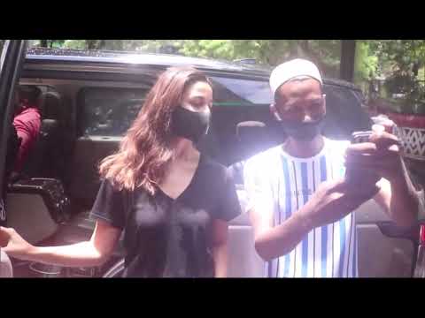 Actress Alia Bhatt wearing black t shirt with no bra