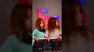 Download lagu HAPPY DJ Keblinger - MIXING || Girl DJs || SAVAGE SISTERS mp3