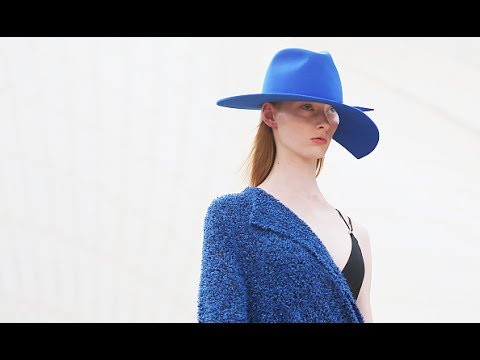 download lagu mp3 mp4 Dion Lee Resort 2016, download lagu Dion Lee Resort 2016 gratis, unduh video klip Dion Lee Resort 2016