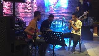 Download lagu Jangan Tanyakan Lagi - Gio Lelaki ft Meldrick Rurado mp3