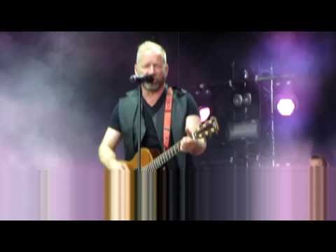 Lucie: Rouháš se Bohům & Vona říká jó ;) (Praha 01/07/2016)