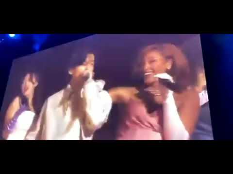 Taehyung performing with girls (ARMYS?) [211128] BTS 'BWL' PTD ON STAGE LA