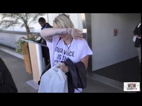 paris jackson arriving at lax airport in los angeles mp4 HD