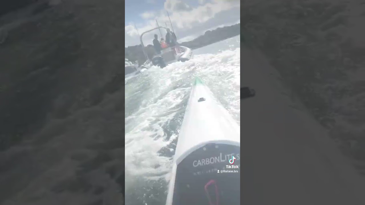 It's easier this way 🚤 #surfski #sport #wave #kayak @vaikobi